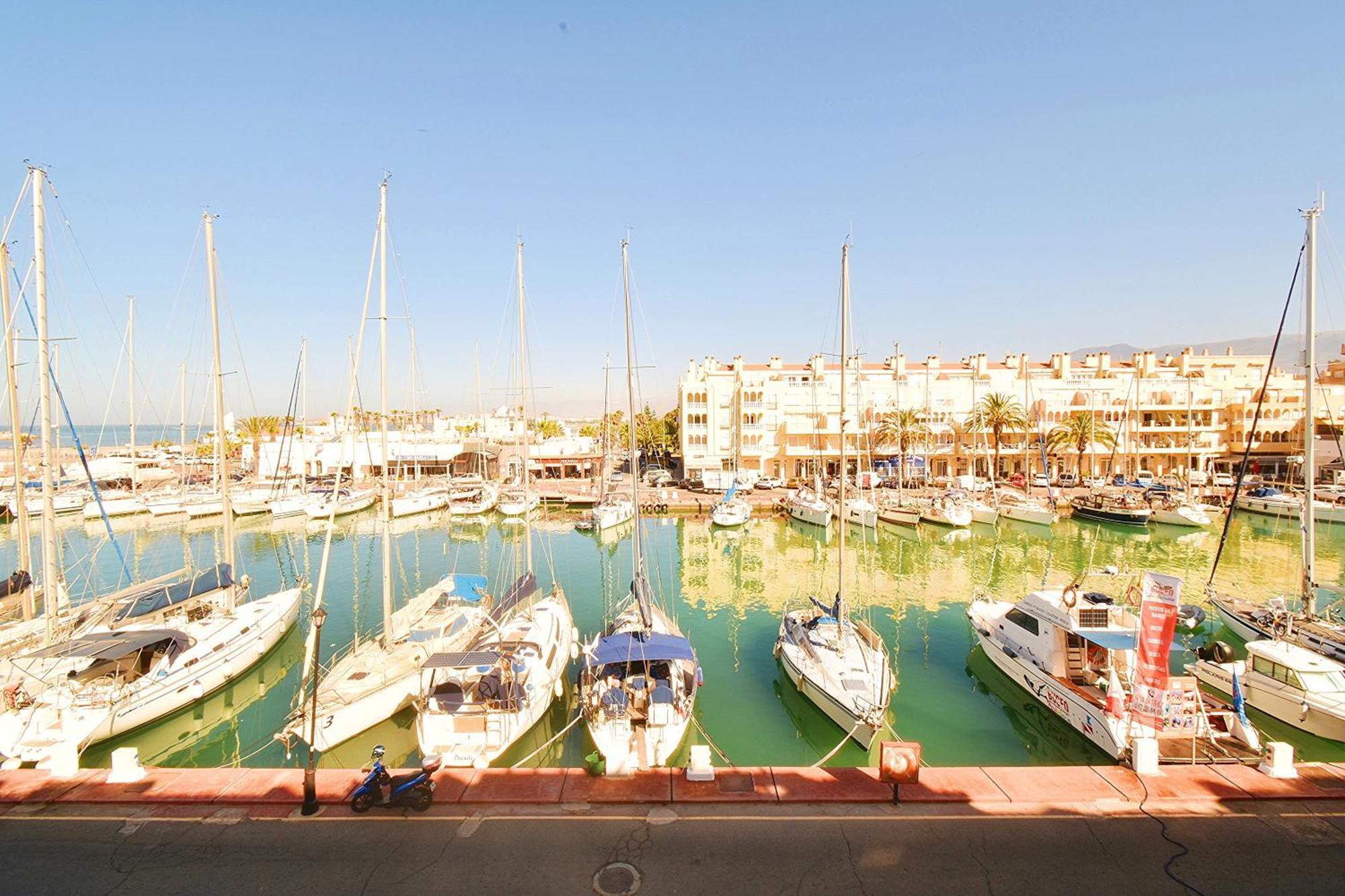 Expoholidays - Galeon Puerto Deportivo Алмеримар Екстериор снимка